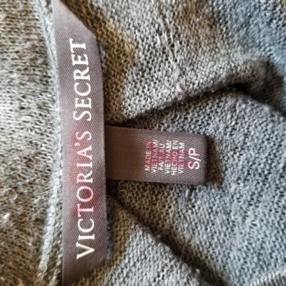 ⬇⬇ Victoria's Secret Lightweight Top SMALL - Picture 5 of 6